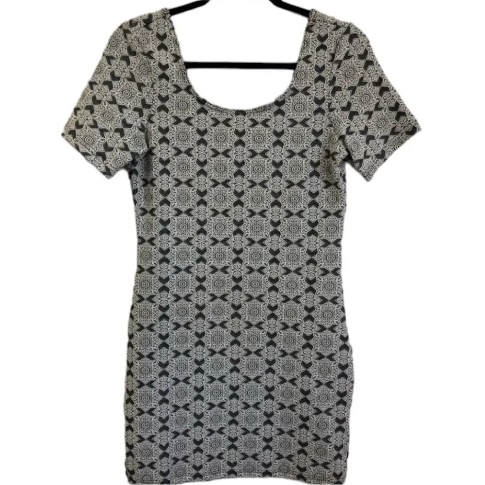 Topshop Bodycon Short Sleeved Gray/ Cream Geometric Stretched Dress Size 8